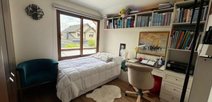 SE VENDE HERMOSA CASA UBICADA EN SECTOR PORTAL DE LA FRONTERA,
