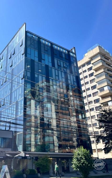 Arriendo Oficina con estacionamiento UNO-K