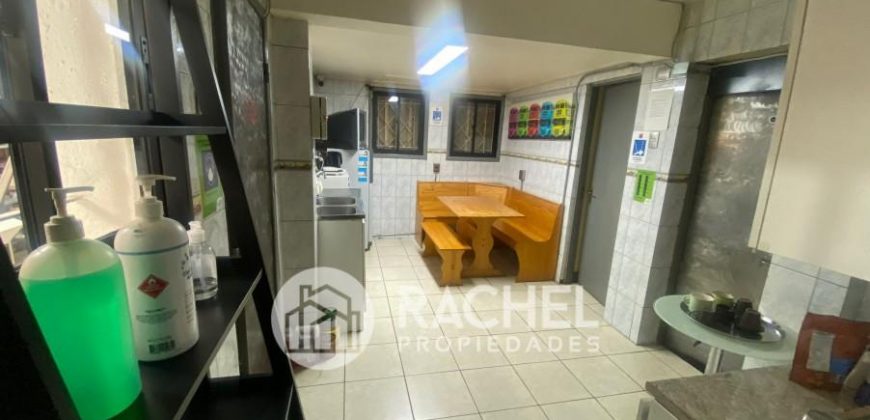 SE ARRIENDA AMPLIA CASA COMERCIAL CON OFICINAS
