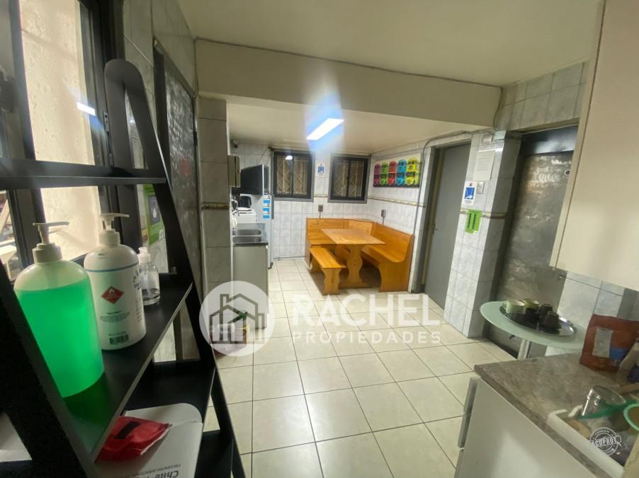 SE ARRIENDA AMPLIA CASA COMERCIAL CON OFICINAS