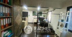 SE ARRIENDA AMPLIA CASA COMERCIAL CON OFICINAS
