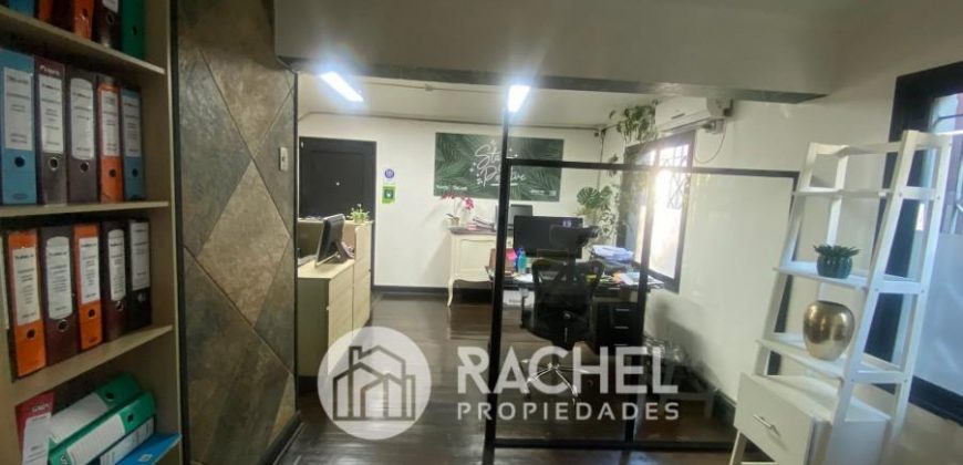 SE ARRIENDA AMPLIA CASA COMERCIAL CON OFICINAS