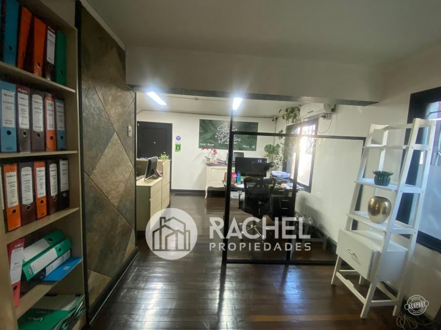 SE ARRIENDA AMPLIA CASA COMERCIAL CON OFICINAS