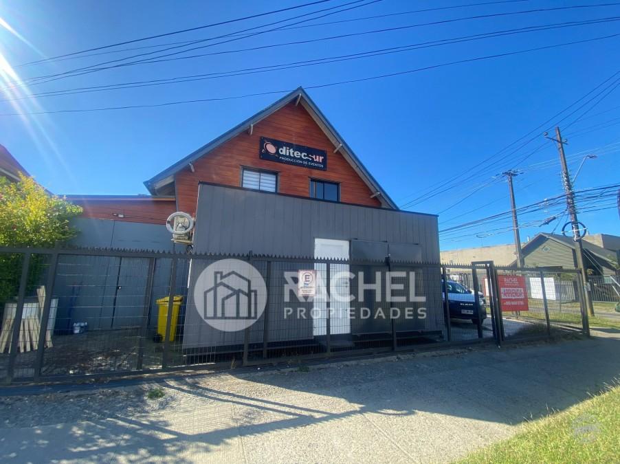SE ARRIENDA AMPLIA CASA COMERCIAL CON OFICINAS