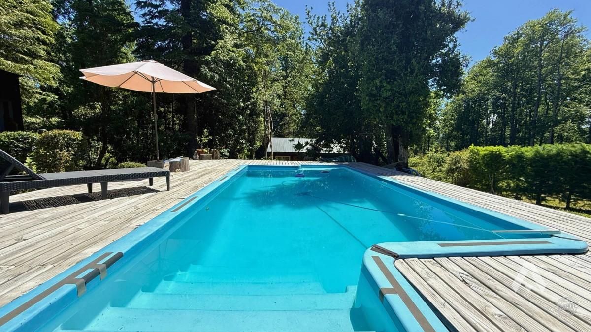 Parcela con dos casas y piscina en Pucón