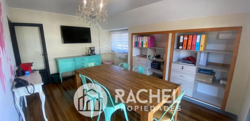 SE ARRIENDA AMPLIA CASA COMERCIAL CON OFICINAS
