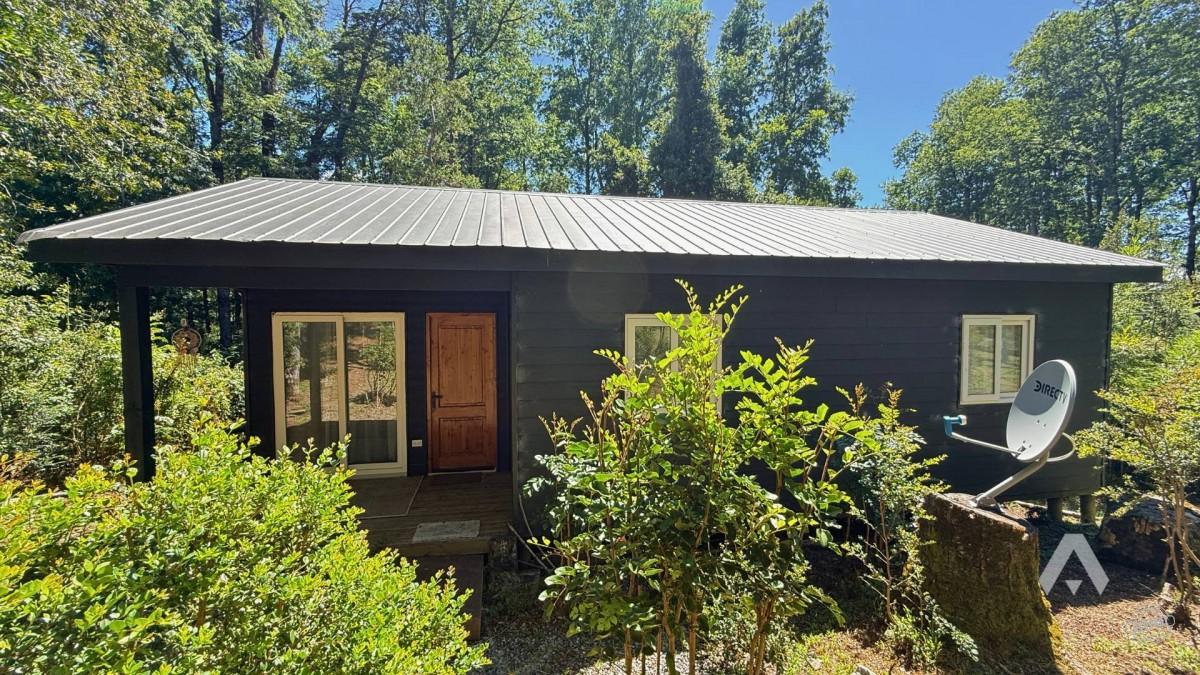 Parcela con dos casas y piscina en Pucón