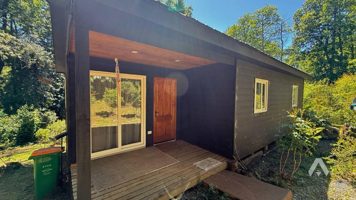 Parcela con dos casas y piscina en Pucón