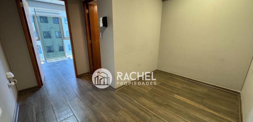 EN VENTA LUMINOSA OFICINA – EDIFICIO UNO K