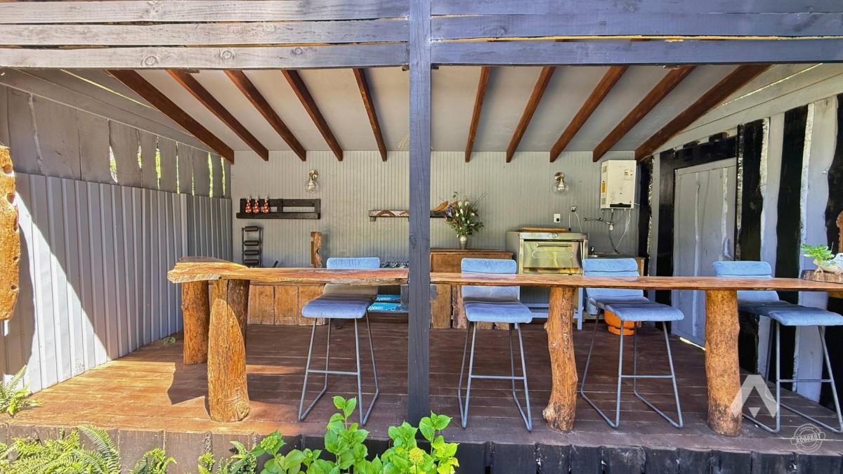 Parcela con dos casas y piscina en Pucón