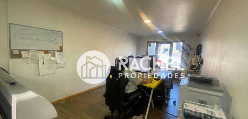 SE ARRIENDA AMPLIA CASA COMERCIAL CON OFICINAS