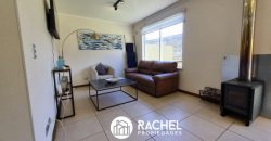 EN VENTA CASA DE 3 DORMITORIOS COMPLETAMENTE AMOBLADA EN CONDOMINIO LOS ROBLES III – PUCON.