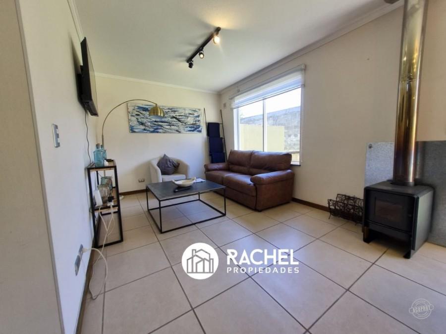 EN VENTA CASA DE 3 DORMITORIOS COMPLETAMENTE AMOBLADA EN CONDOMINIO LOS ROBLES III – PUCON.