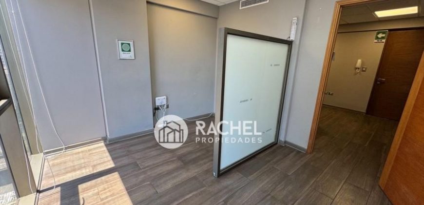 EN VENTA LUMINOSA OFICINA – EDIFICIO UNO K