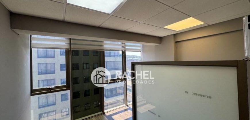EN VENTA LUMINOSA OFICINA – EDIFICIO UNO K