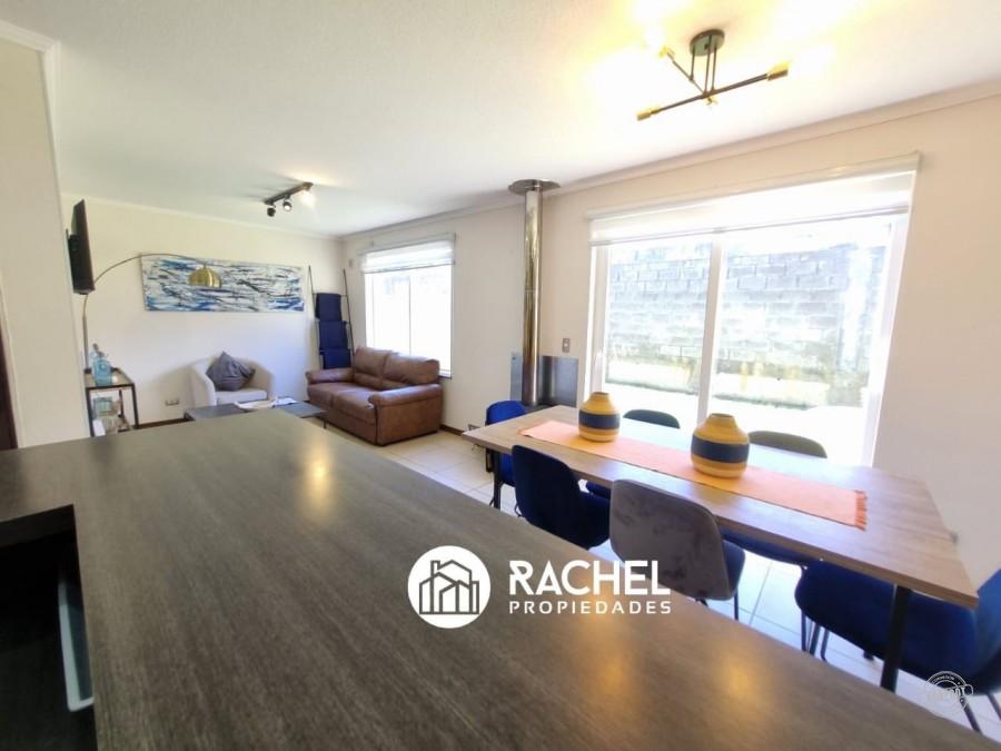 EN VENTA CASA DE 3 DORMITORIOS COMPLETAMENTE AMOBLADA EN CONDOMINIO LOS ROBLES III – PUCON.