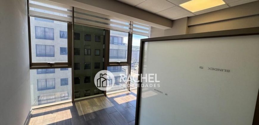 EN VENTA LUMINOSA OFICINA – EDIFICIO UNO K