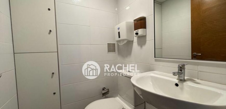 EN VENTA LUMINOSA OFICINA – EDIFICIO UNO K