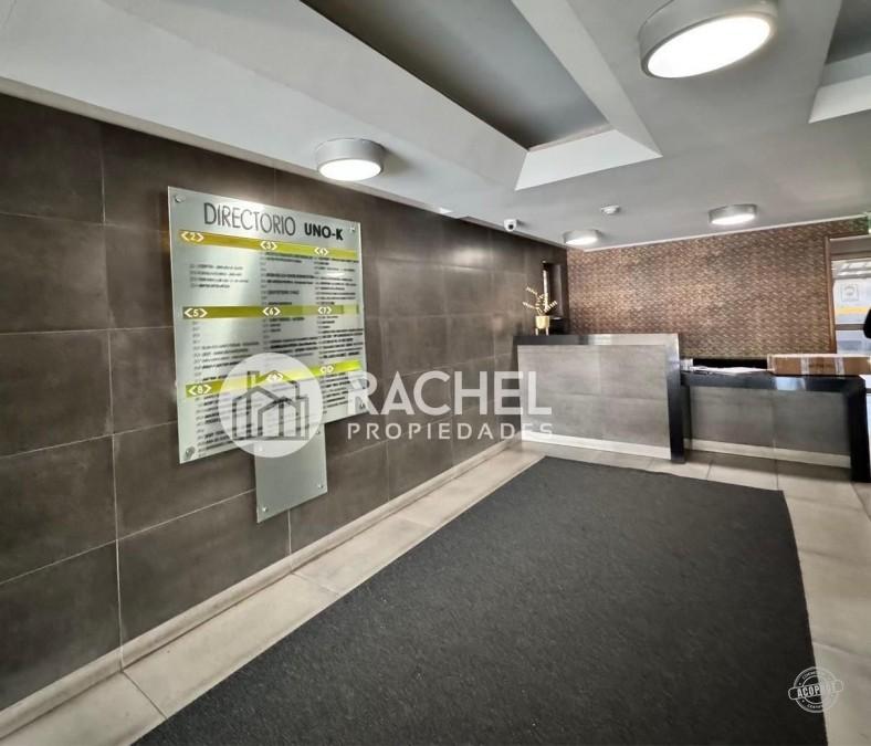 EN VENTA LUMINOSA OFICINA – EDIFICIO UNO K