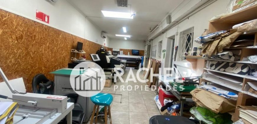 SE ARRIENDA AMPLIA CASA COMERCIAL CON OFICINAS