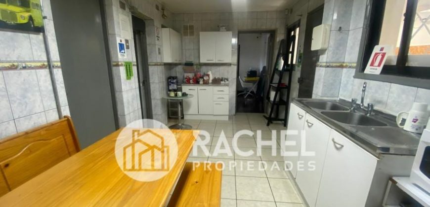 SE ARRIENDA AMPLIA CASA COMERCIAL CON OFICINAS