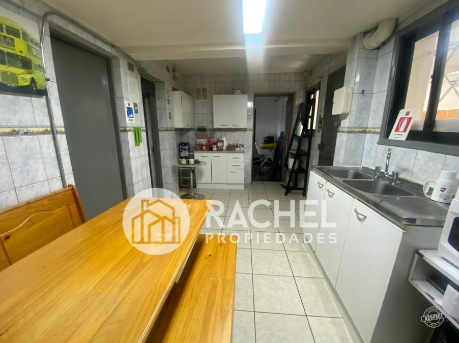 SE ARRIENDA AMPLIA CASA COMERCIAL CON OFICINAS