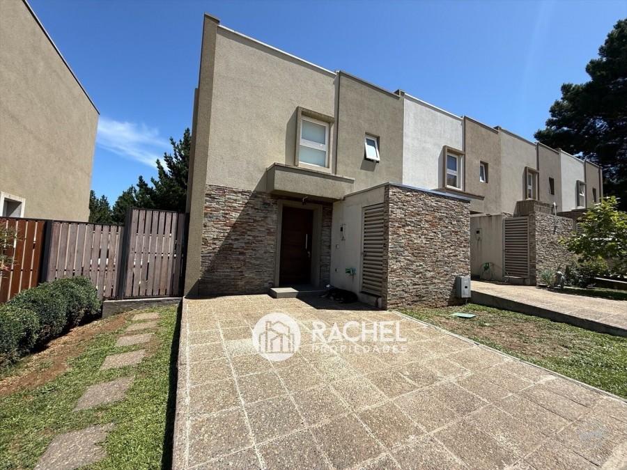 SE VENDE MODERNA CASA CON QUINCHO – Condominio Versalles