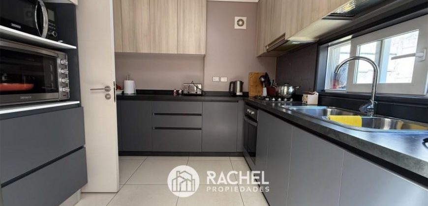 SE VENDE MODERNA CASA MEDITERRÁNEA SEMI NUEVA EN CONDOMINIO – Fundo el Carmen