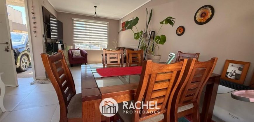 SE VENDE MODERNA CASA MEDITERRÁNEA SEMI NUEVA EN CONDOMINIO – Fundo el Carmen