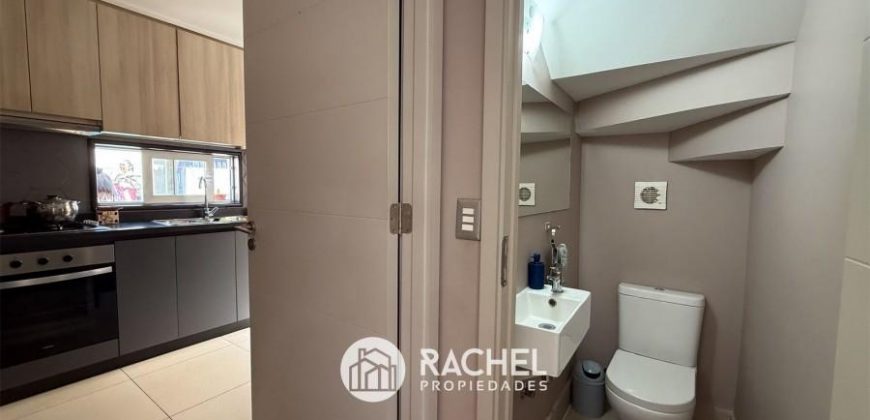 SE VENDE MODERNA CASA MEDITERRÁNEA SEMI NUEVA EN CONDOMINIO – Fundo el Carmen