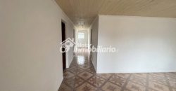 VENDEMOS CASA DE 3 DORMITORIOS EN GRAN SITIO EN LA CIUDAD DE LOS ÁNGELES CON APTITUD COMERCIAL Y HABITACIONAL EN AVENIDA PRINCIPAL