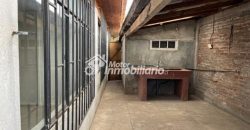 VENDEMOS CASA DE 3 DORMITORIOS EN GRAN SITIO EN LA CIUDAD DE LOS ÁNGELES CON APTITUD COMERCIAL Y HABITACIONAL EN AVENIDA PRINCIPAL