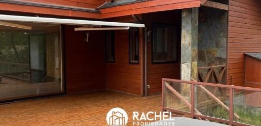 EN VENTA CASA DE 5 DORMITORIOS VISTA AL LAGO Y VOLCAN