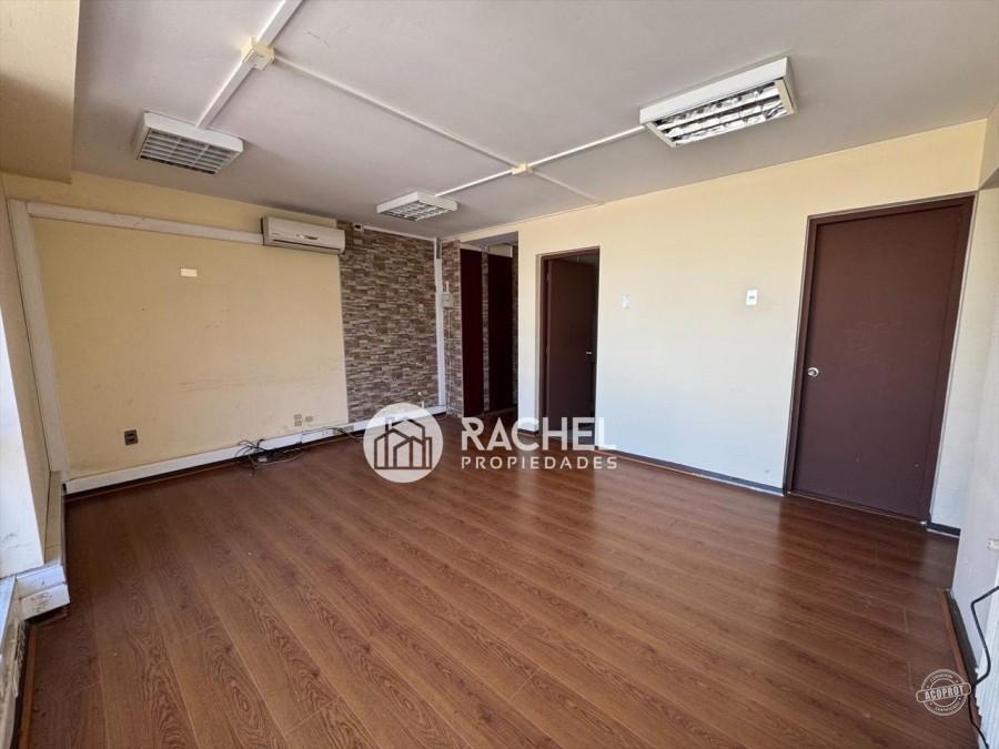 EN VENTA GRAN OFICINA FRENTE PLAZA DE ARMAS