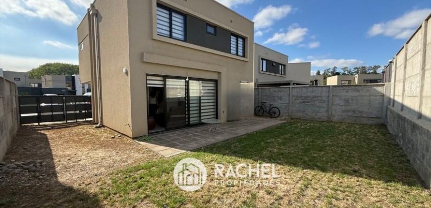 SE VENDE CASA MEDITERRÁNEA SEMI-NUEVA – Condominio Belo Horizonte