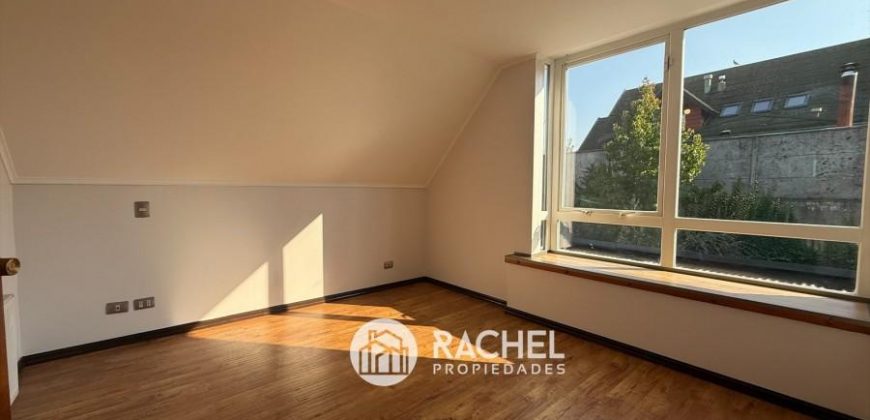 SE VENDE IMPECABLE Y REMODELADA CASA – Sector Barrio Inglés