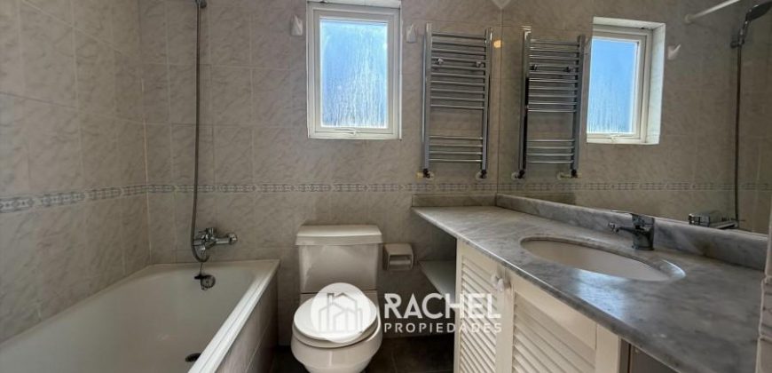 SE VENDE IMPECABLE Y REMODELADA CASA – Sector Barrio Inglés