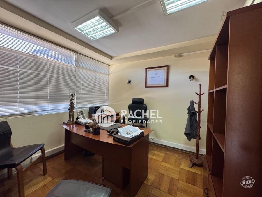 EN VENTA GRAN OFICINA FRENTE PLAZA DE ARMAS