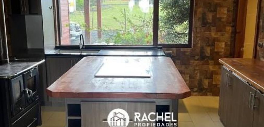 EN VENTA CASA DE 5 DORMITORIOS VISTA AL LAGO Y VOLCAN