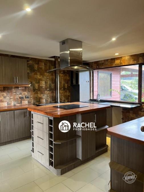 EN VENTA CASA DE 5 DORMITORIOS VISTA AL LAGO Y VOLCAN