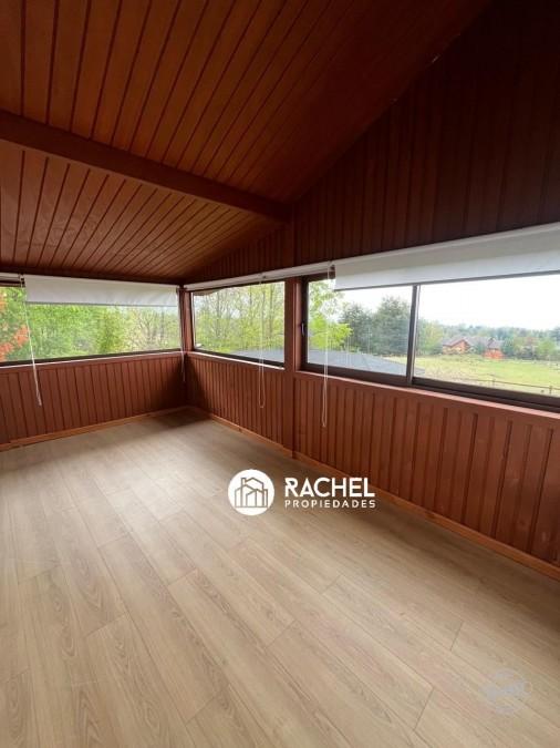 EN VENTA CASA DE 5 DORMITORIOS VISTA AL LAGO Y VOLCAN