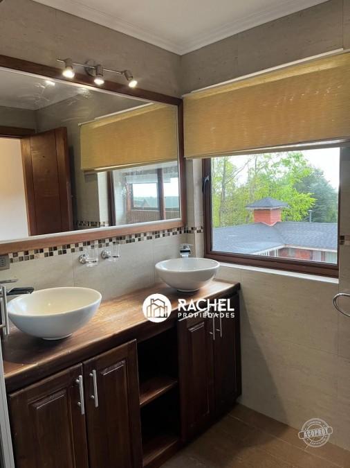 EN VENTA CASA DE 5 DORMITORIOS VISTA AL LAGO Y VOLCAN