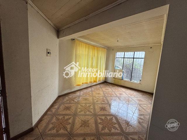 VENDEMOS CASA DE 3 DORMITORIOS EN GRAN SITIO EN LA CIUDAD DE LOS ÁNGELES CON APTITUD COMERCIAL Y HABITACIONAL EN AVENIDA PRINCIPAL