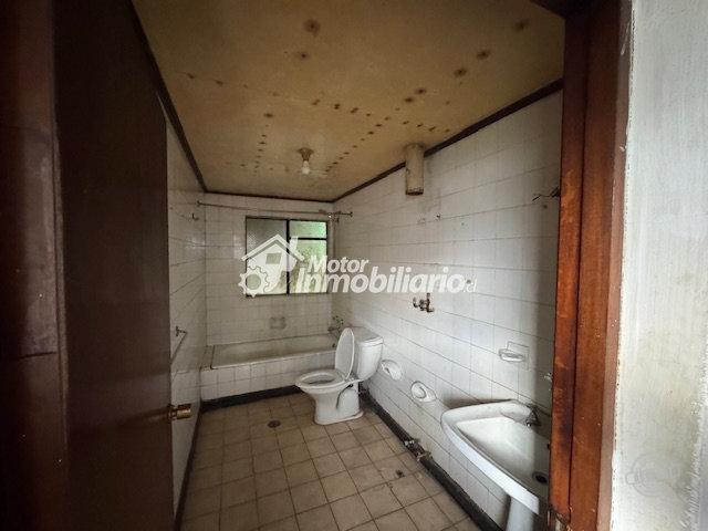 VENDEMOS CASA DE 3 DORMITORIOS EN GRAN SITIO EN LA CIUDAD DE LOS ÁNGELES CON APTITUD COMERCIAL Y HABITACIONAL EN AVENIDA PRINCIPAL