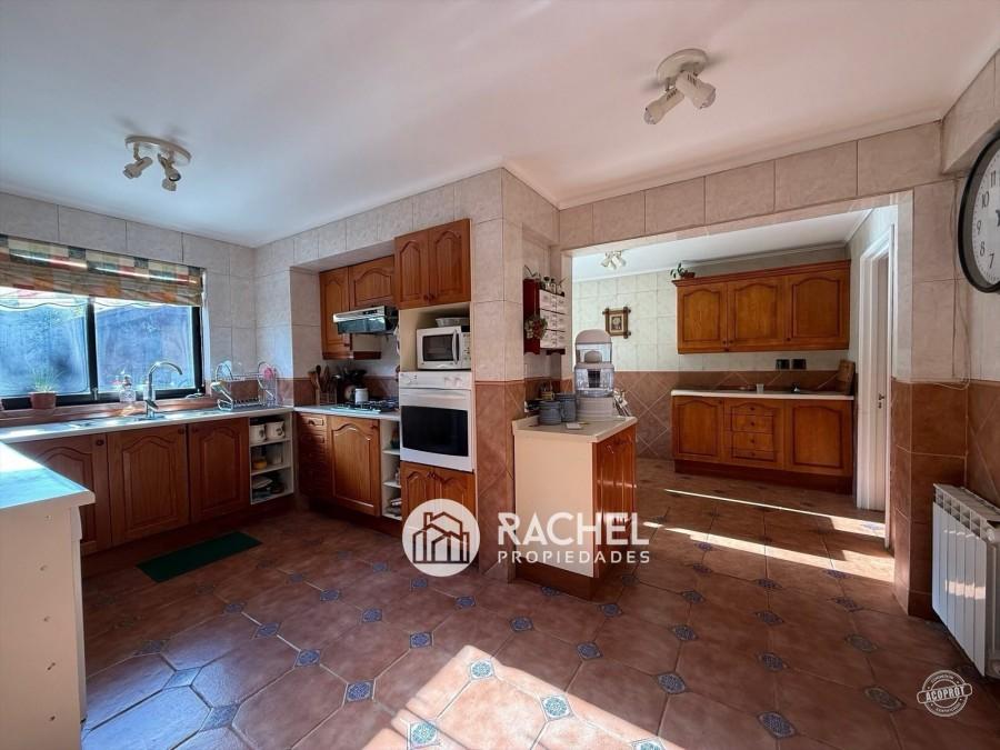 SE VENDE HERMOSA Y SOLEADA CASA 5D- Sector Barrio Inglés (Temuco)