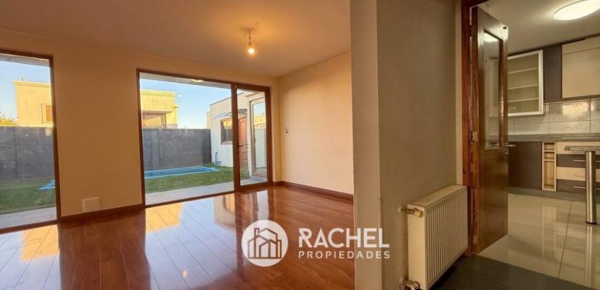 SE VENDE CASA CON 5 DORMITORIOS- QUINCHO Y PISCINA- Cumbres del Sur