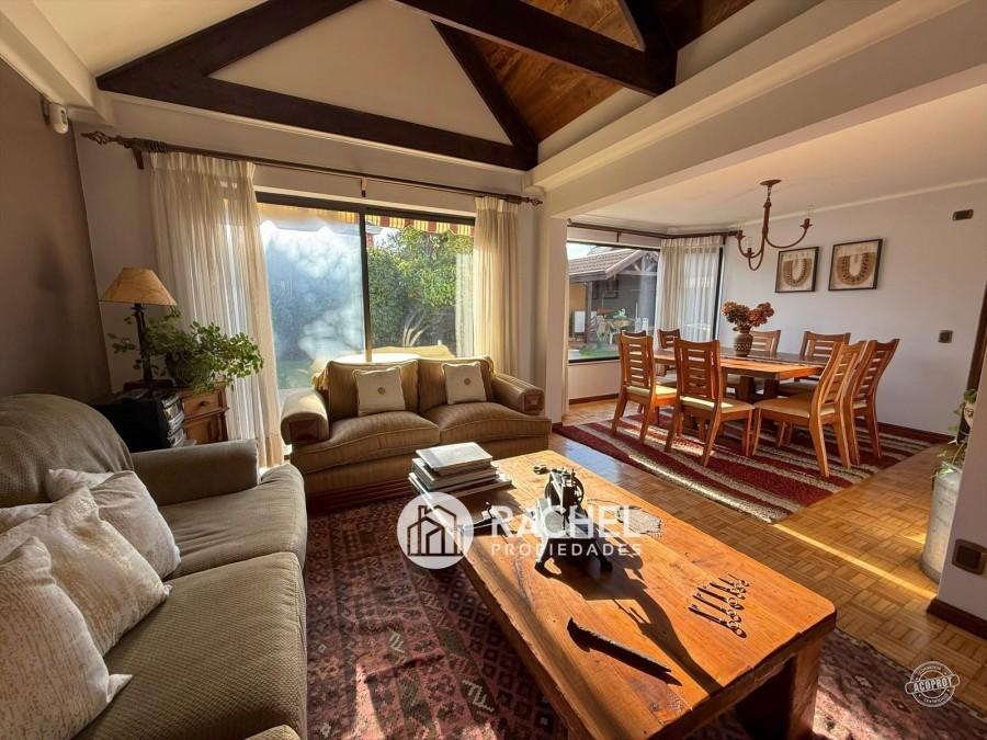 SE VENDE HERMOSA Y SOLEADA CASA 5D- Sector Barrio Inglés (Temuco)