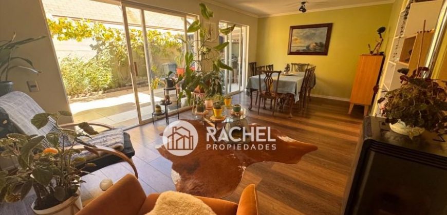 EN VENTA IMPECABLE CASA DE 4 DORMITORIOS