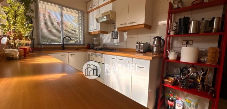EN VENTA IMPECABLE CASA DE 4 DORMITORIOS