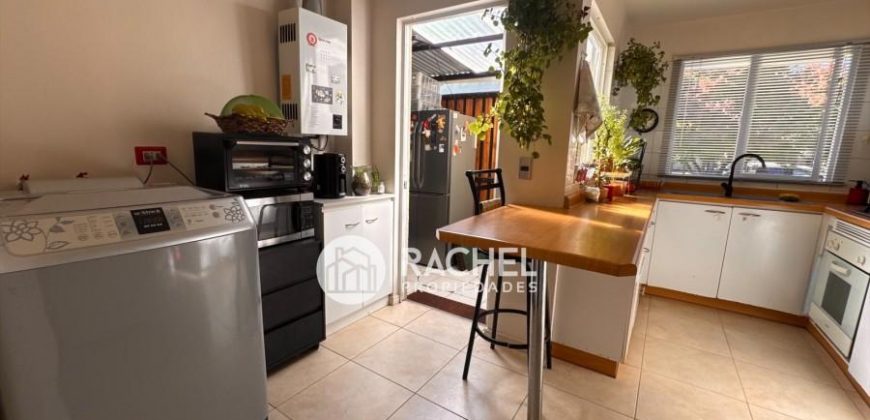 EN VENTA IMPECABLE CASA DE 4 DORMITORIOS